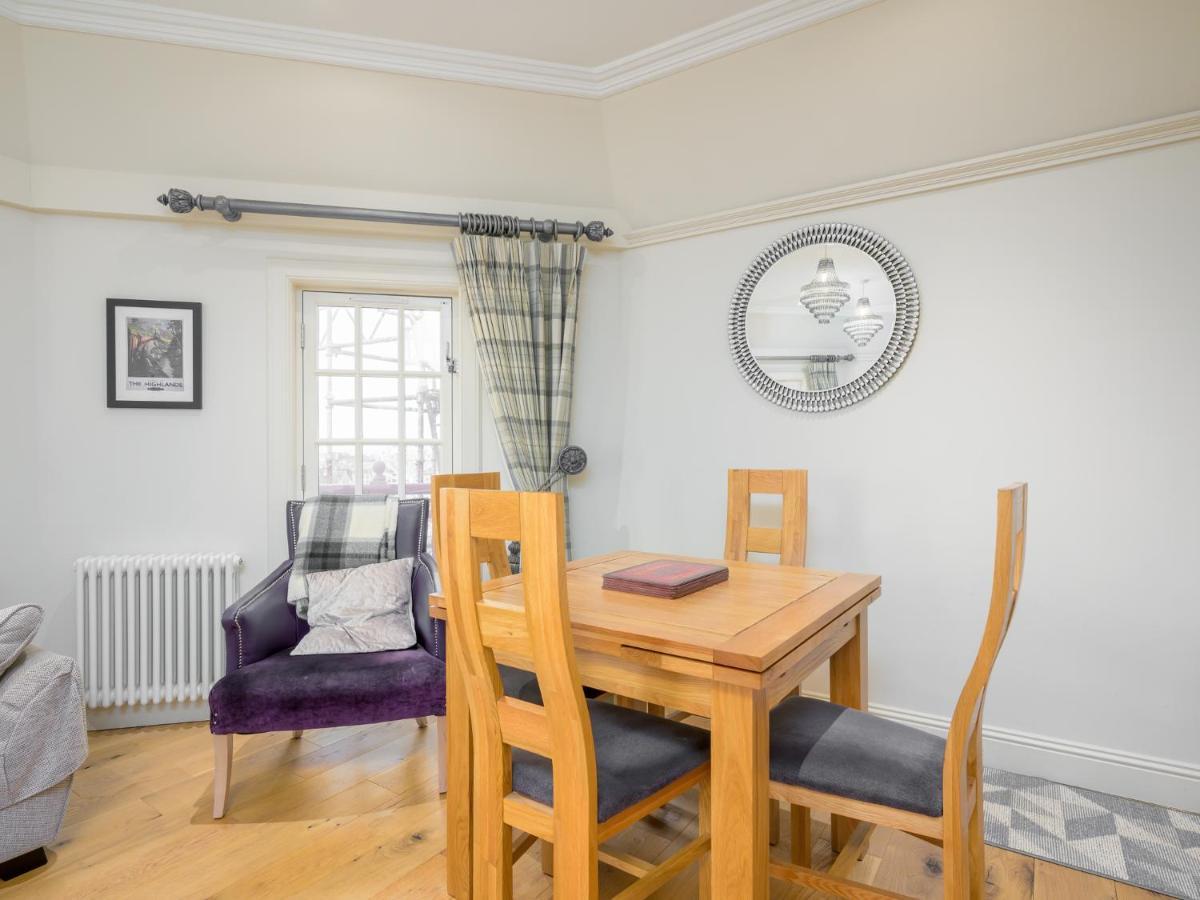 Pass The Keys Historic Ramsay Garden Apt With Balcony Views Édimbourg Extérieur photo