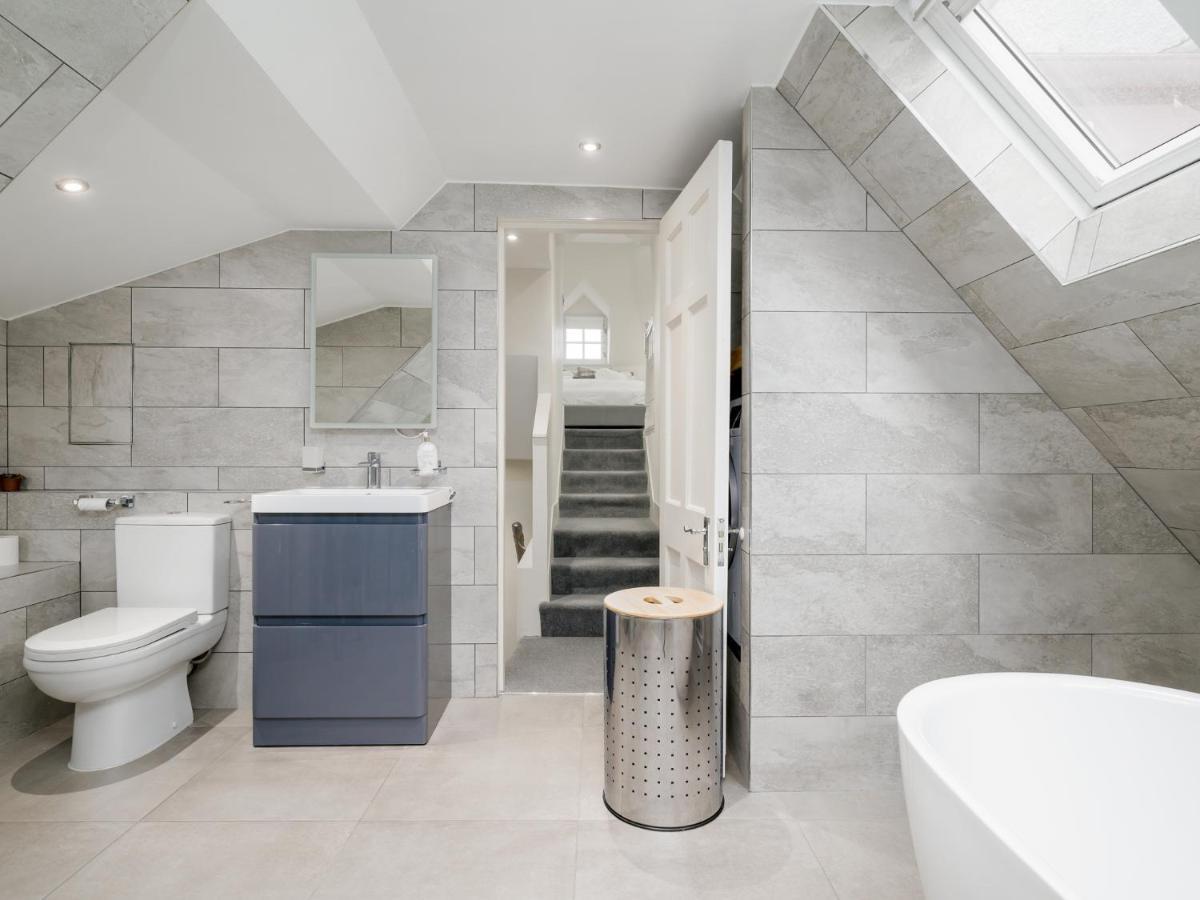 Pass The Keys Historic Ramsay Garden Apt With Balcony Views Édimbourg Extérieur photo