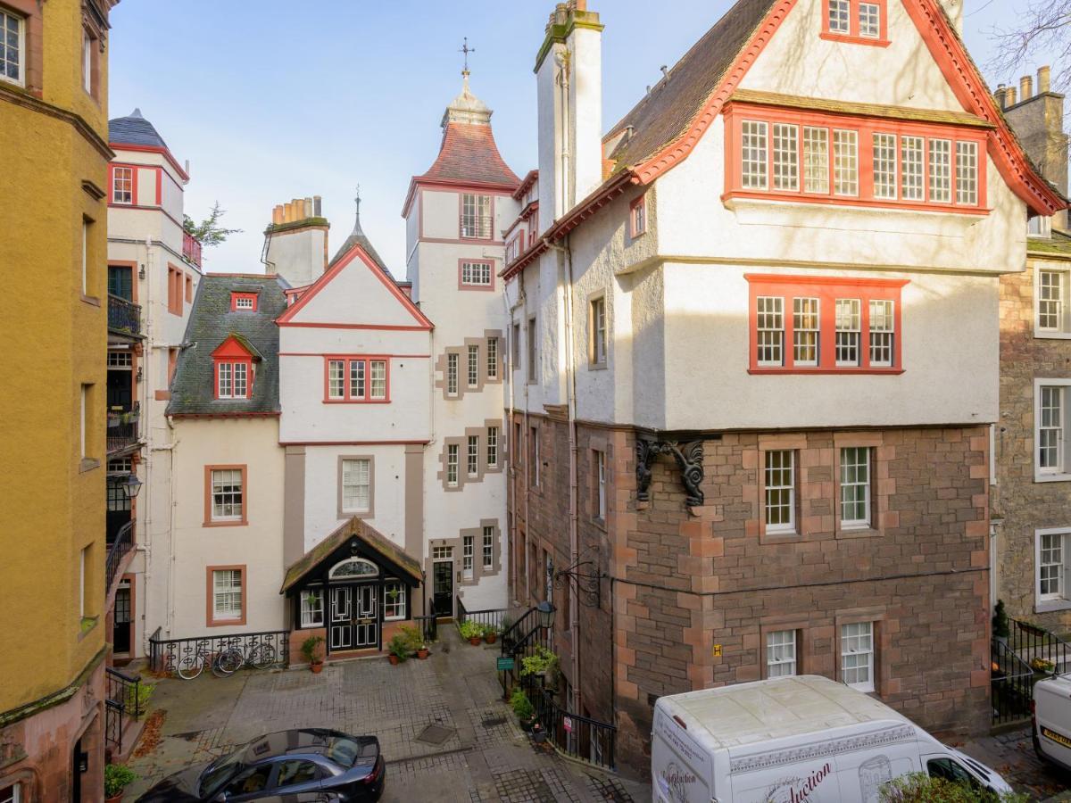 Pass The Keys Historic Ramsay Garden Apt With Balcony Views Édimbourg Extérieur photo