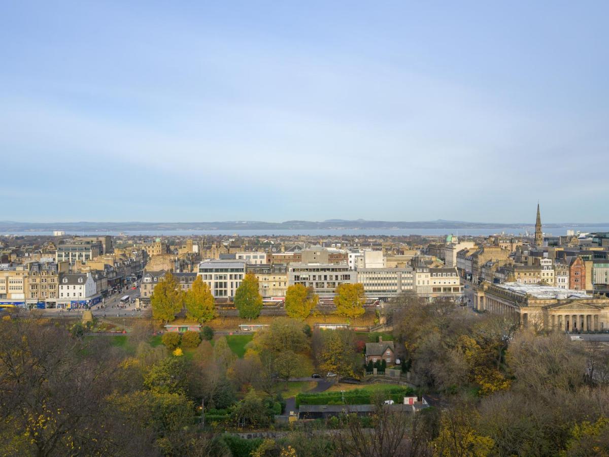 Pass The Keys Historic Ramsay Garden Apt With Balcony Views Édimbourg Extérieur photo