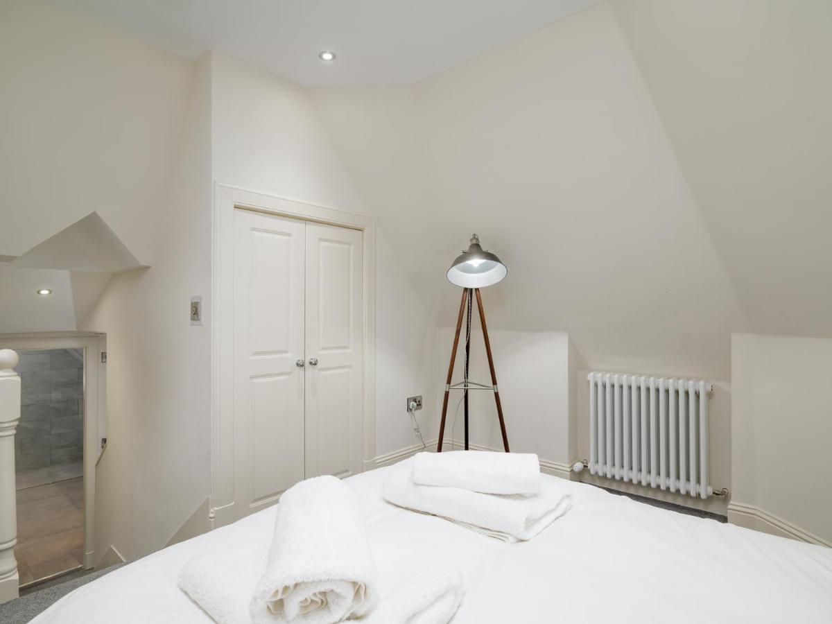 Pass The Keys Historic Ramsay Garden Apt With Balcony Views Édimbourg Extérieur photo