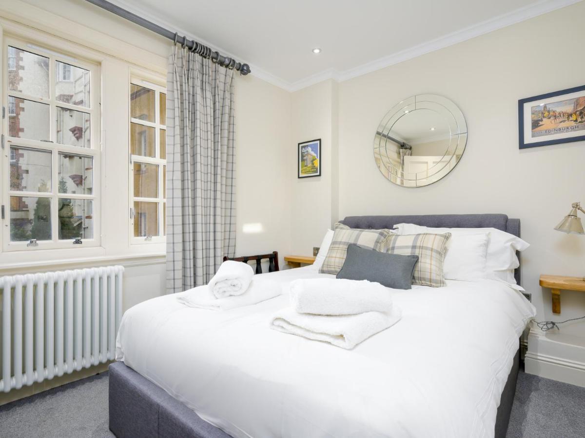 Pass The Keys Historic Ramsay Garden Apt With Balcony Views Édimbourg Extérieur photo