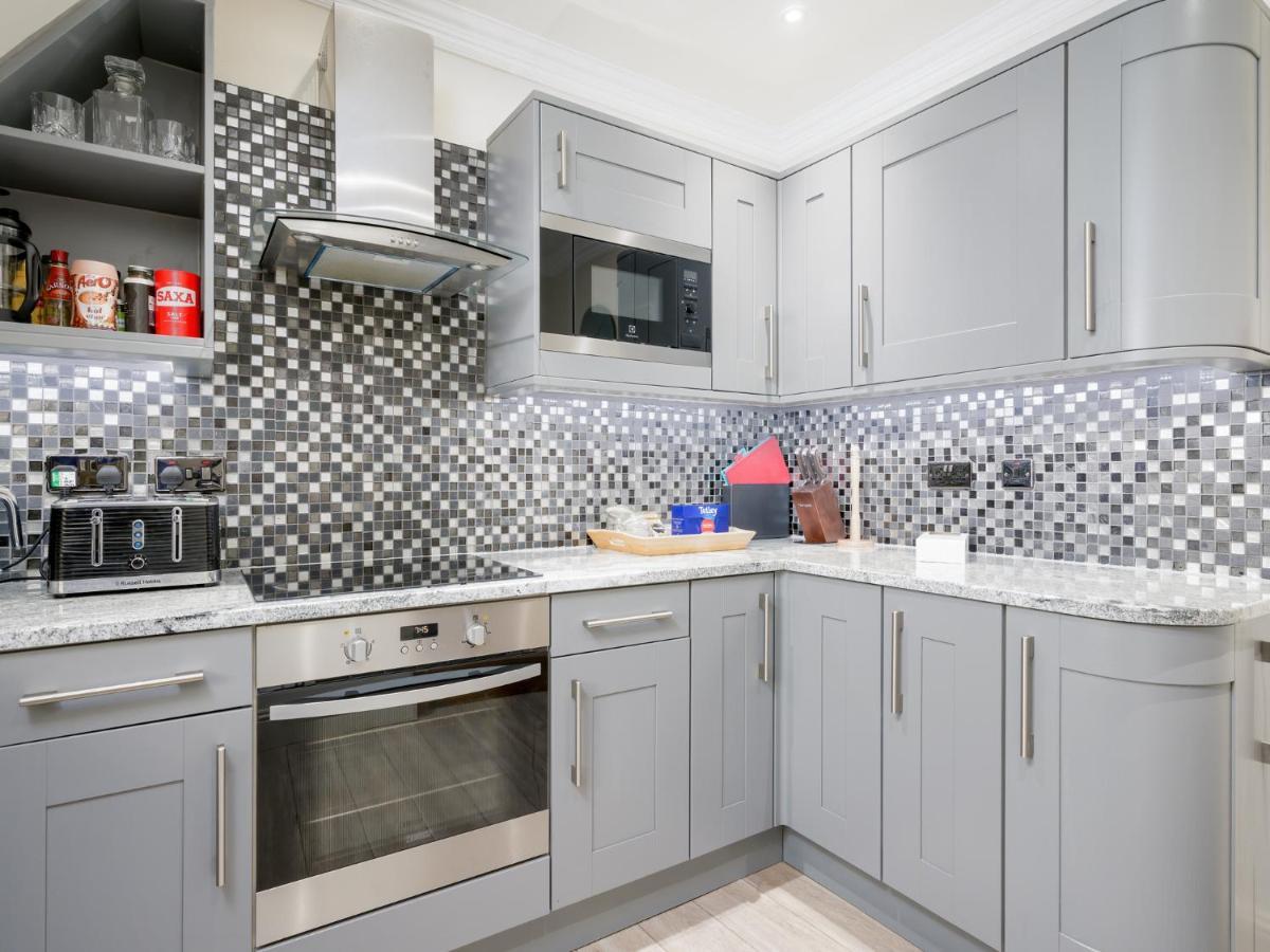 Pass The Keys Historic Ramsay Garden Apt With Balcony Views Édimbourg Extérieur photo