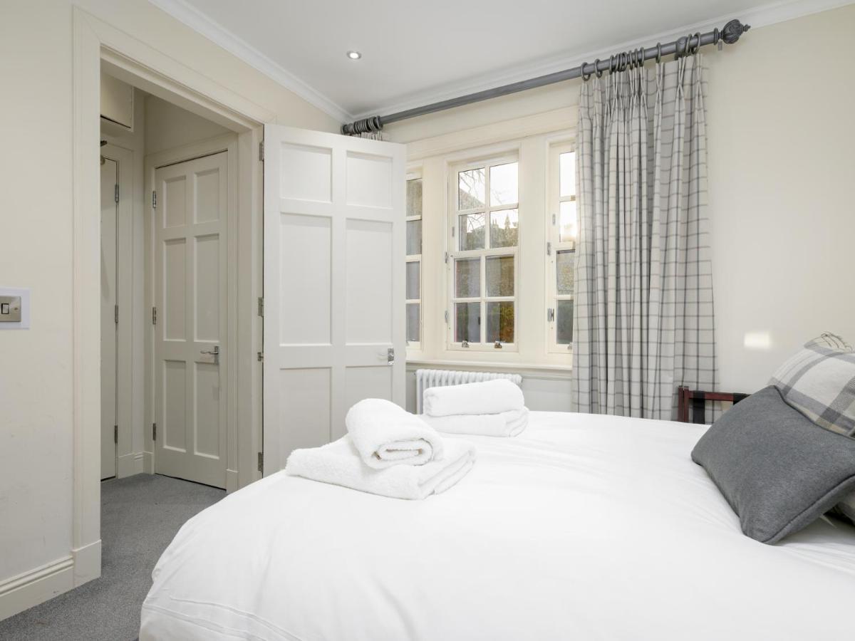 Pass The Keys Historic Ramsay Garden Apt With Balcony Views Édimbourg Extérieur photo