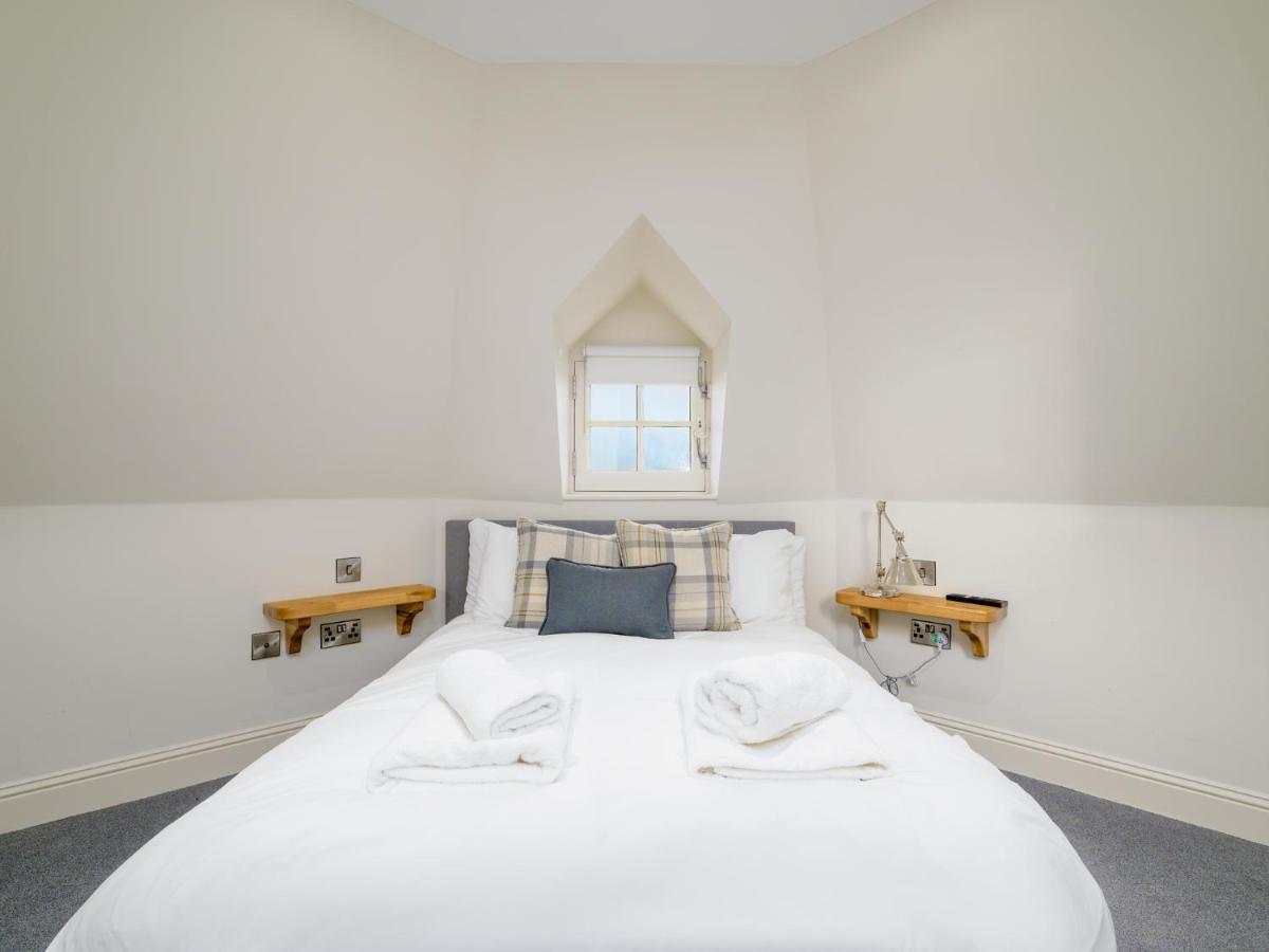 Pass The Keys Historic Ramsay Garden Apt With Balcony Views Édimbourg Extérieur photo