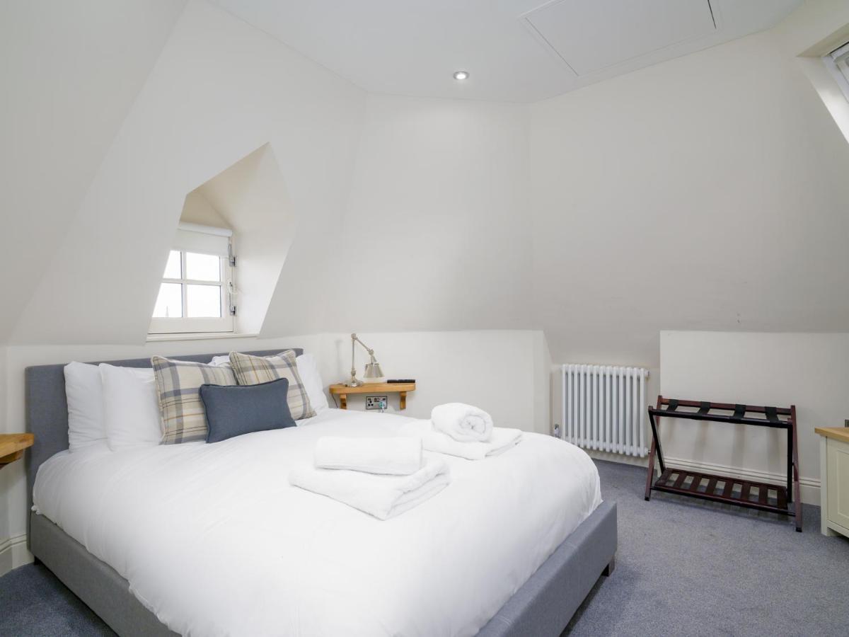 Pass The Keys Historic Ramsay Garden Apt With Balcony Views Édimbourg Extérieur photo