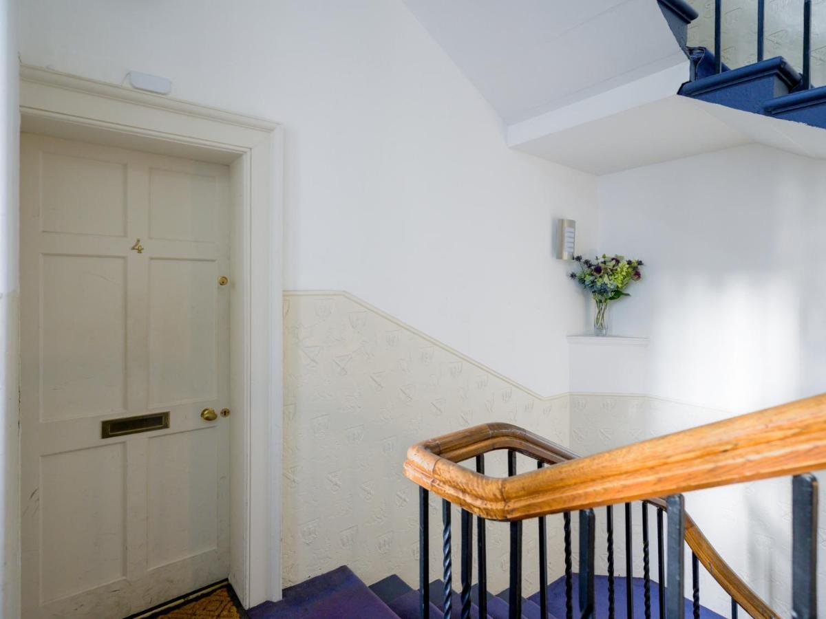 Pass The Keys Historic Ramsay Garden Apt With Balcony Views Édimbourg Extérieur photo